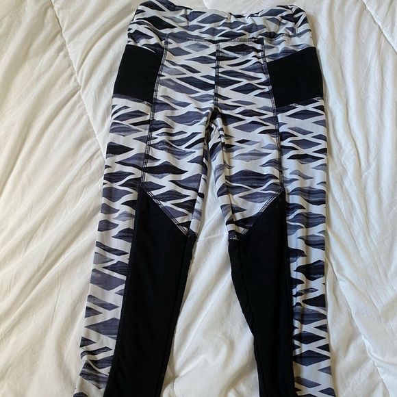 Yoga pants - Picture 1 of 3